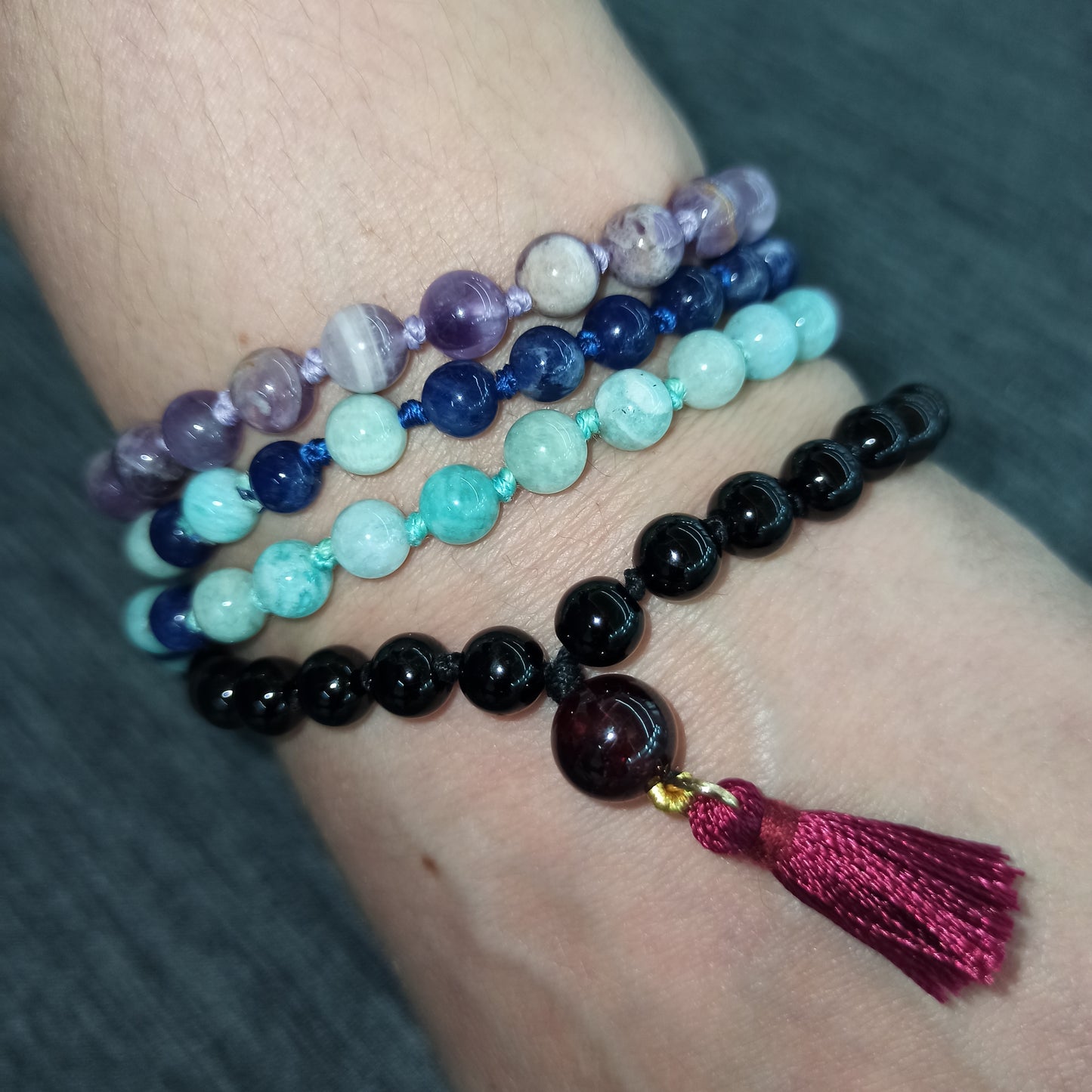 Granato, Agata nera, Sodalite, Amazzonite e Ametista chevron