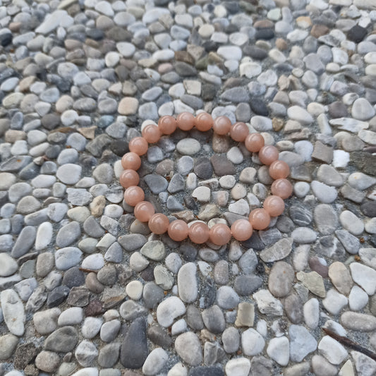 Bracciale in adularia pesca o pietra di luna. Colore rosa pesca, pietra tonda liscia.