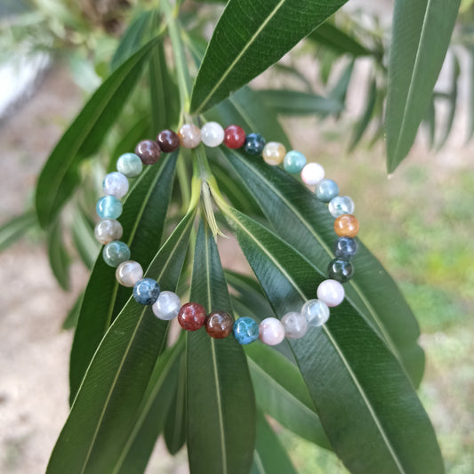 Bracciale in agata muschiata a sfera tonda liscia. Colori nella foto: crema, azzurro, marrone, rosso vinaccia, blu, rosa. Tute le pietre sono screziate con venature naturali.